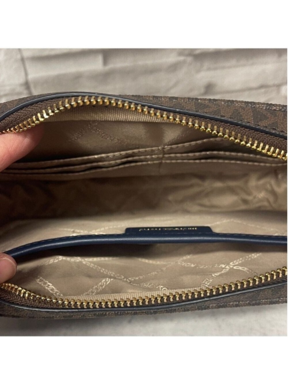 Michael Kors Charm Camera Crossbody & Matching Wallet Set Navy/Brown Logo - Picture 13 of 16